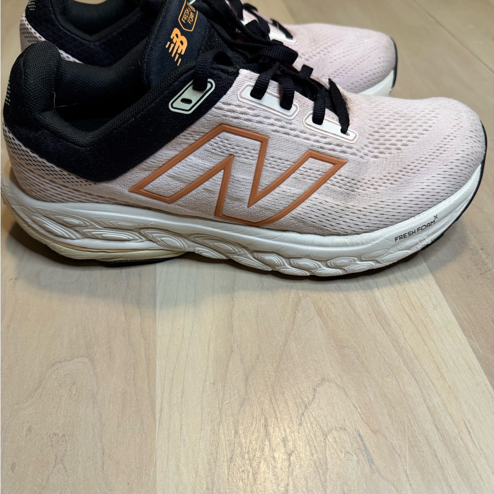 New Balance Fresh Foam Shoes in Light Pink and Black - Picture 4 of 8